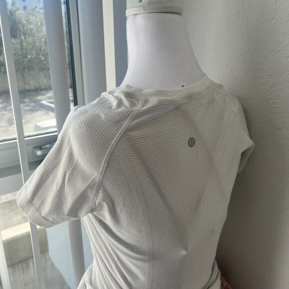 Swiftly Tech Short-Sleeve Shirt Hip Length - Picture 4 of 5